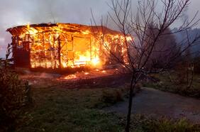 Encapuchados queman otra vivienda en Quidico: suman 73 en los últimos tres años