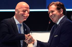 Hay esperanza: la FIFA y la Conmebol se unen en la idea de que el Mundial de 2030 lo jueguen 64 selecciones