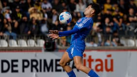 Por un mal control de Javier Altamirano: revisa el gol con el que Universitario se adelanta a la U en la Noche Crema