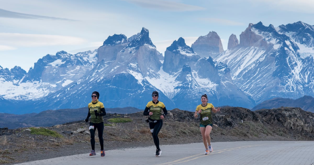 El Patagonian International Marathon reúne a mil corredores de 39 países en Torres del Paine