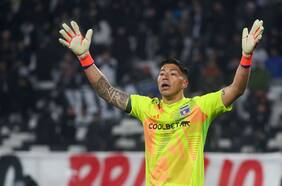 Mientras busca equipo: Brayan Cortés entrena en academia de arqueros tras su polémica salida de Colo Colo