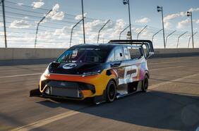 Ford va por Pikes Peak con una Transit eléctrica de 1.400 Hp