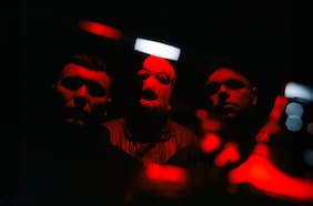 Kneecap, la controvertida banda irlandesa debuta en Chile