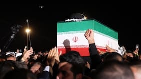 El exlíder supremo iraní Alí Jamenei fue enterrado en su natal Mashhad