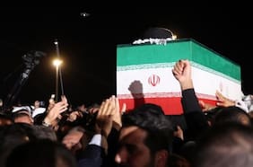 El exlíder supremo iraní Alí Jamenei fue enterrado en su natal Mashhad