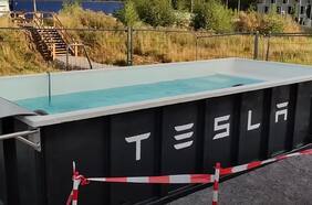Tesla, Tesla, siempre Tesla: ahora sorprende con piscinas al lado de los Supercargadores
