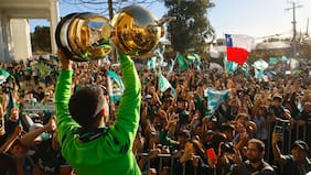 Calles repletas y estadio cerrado: la recepción a Santiago Wanderers en Valparaíso tras la Copa Libertadores Sub 20