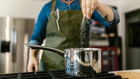 Cómo reducir tu consumo de sal, sin sacrificar el sabor de tus comidas
