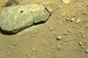 Rover de la Nasa en Marte levanta una roca y descubre “algo que nadie ha visto nunca”