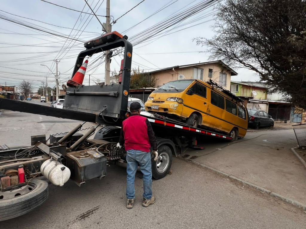 Colina proyecta retirar más de 50 vehículos abandonados para recuperar espacios públicos