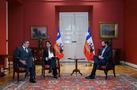 “No hemos visto resultados” y “lo que nos sirve es tener al embajador allá”: las reacciones ante la reunión del Presidente y el embajador Gazmuri