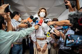 Policía irrumpe en casa de candidata opositora a la presidencia de Nicaragua Cristiana Chamorro