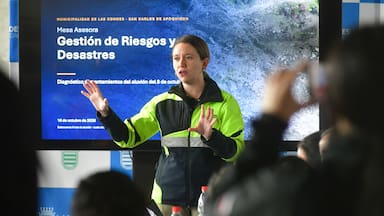 “A mí me sorprende”: Alcaldesa de Las Condes cuestiona al gobierno por retorno a clases en medio de alerta roja por lluvias