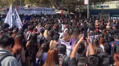 El primer test de Arzola con los liceos emblemáticos: gobierno enfrenta casi dos semanas de movilizaciones por Escuelas Protegidas