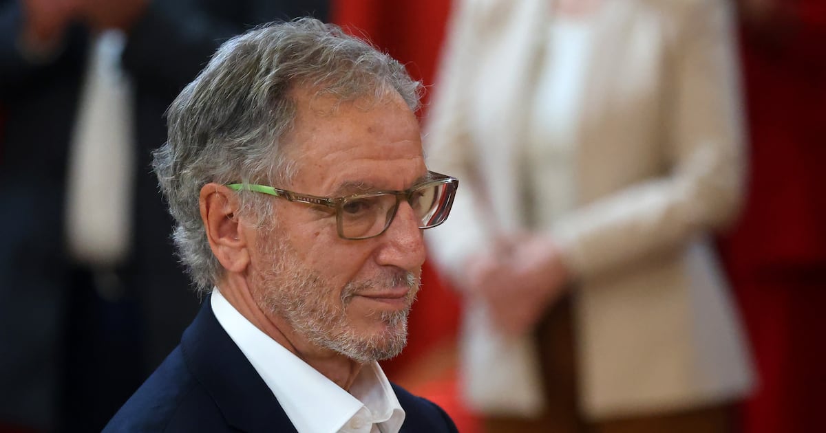 Álvaro García asume como biministro de Economía y Energía tras salida de Diego Pardow por error en tarifas eléctricas