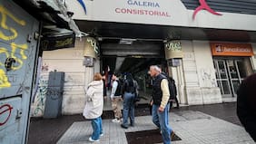 Las galerías comerciales en el centro de Santiago del embajador chileno en Estados Unidos, Andrés Ergas