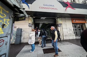 Las galerías comerciales en el centro de Santiago del embajador chileno en Estados Unidos, Andrés Ergas
