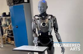 El robot humanoide más avanzado del mundo intentó dibujar un gato y casi lo logra