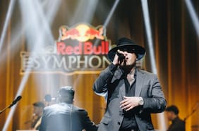 Pablo Chill-E debuta con éxito en el show Red Bull Symphonic del teatro Corpartes