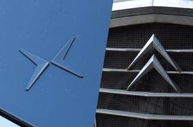 Citroën lleva a Polestar a la justicia por la similitud de emblema con su doble chevrón