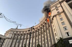 Unión Europea condena ataque con drones de Rusia que dañó sede de gobierno de Ucrania