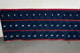 Columna de Magdalena Claro y Luis Santana: Prohibición total de celulares en los colegios, renunciar a educar