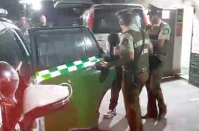 Carabineros detiene a 9 personas que robaron varias tiendas en mall de La Reina