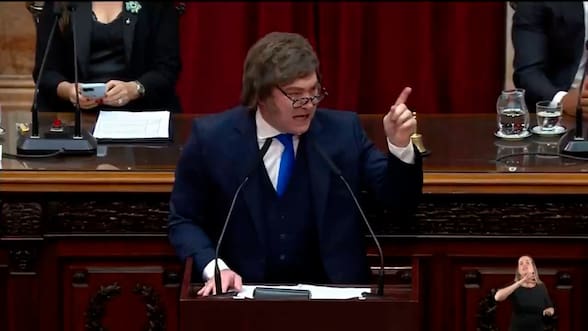 Milei contra los datos: el mandatario intensifica su cruzada antifeminista y culpa al aborto legal por la baja natalidad