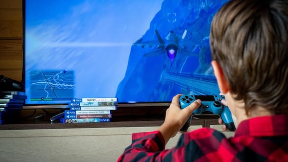 Cómo grupos terroristas y de odio están reclutando niños a través de videojuegos