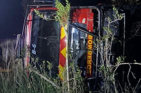 Carro de Bomberos desbarranca en Panguipulli mientras acudía a emergencia estructural: 5 voluntarios lesionados