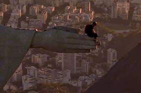 Hombre saltó en parapente desde el Cristo Redentor: es buscado por la policía