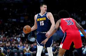 Suma récords para el MVP: Nikola Jokic brilla en el triunfo de los Denver Nuggets con dos nuevos hitos en su carrera