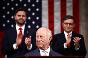 Carlos III ironiza ante Trump sobre que en EE.UU. “hablarían francés” si no fuera por Reino Unido