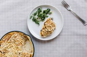 Salmas a la crema con champiñones y cebolla