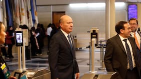 Pese a la fuerte crítica de la oposición, Quiroz logra que Comisión de Hacienda del Senado apruebe en general megarreforma