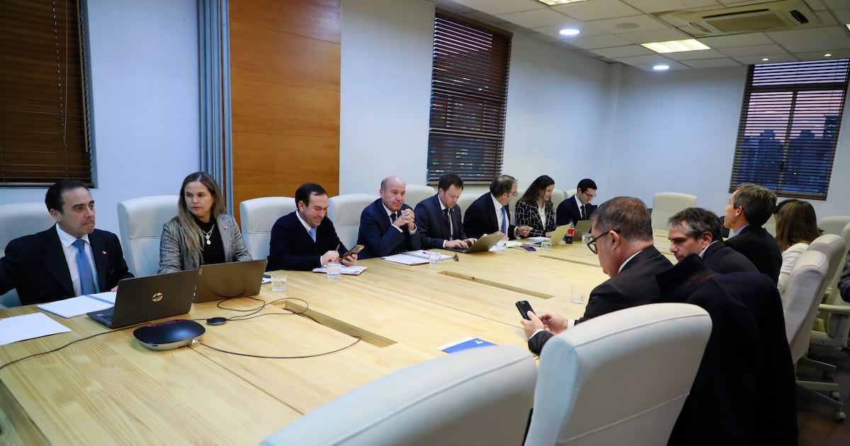 Hacienda y alcaldes terminan sin acuerdo reunión sobre reducción de contribuciones - La Tercera