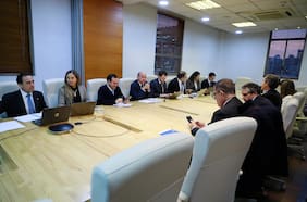 Hacienda y alcaldes terminan sin acuerdo reunión sobre reducción de contribuciones