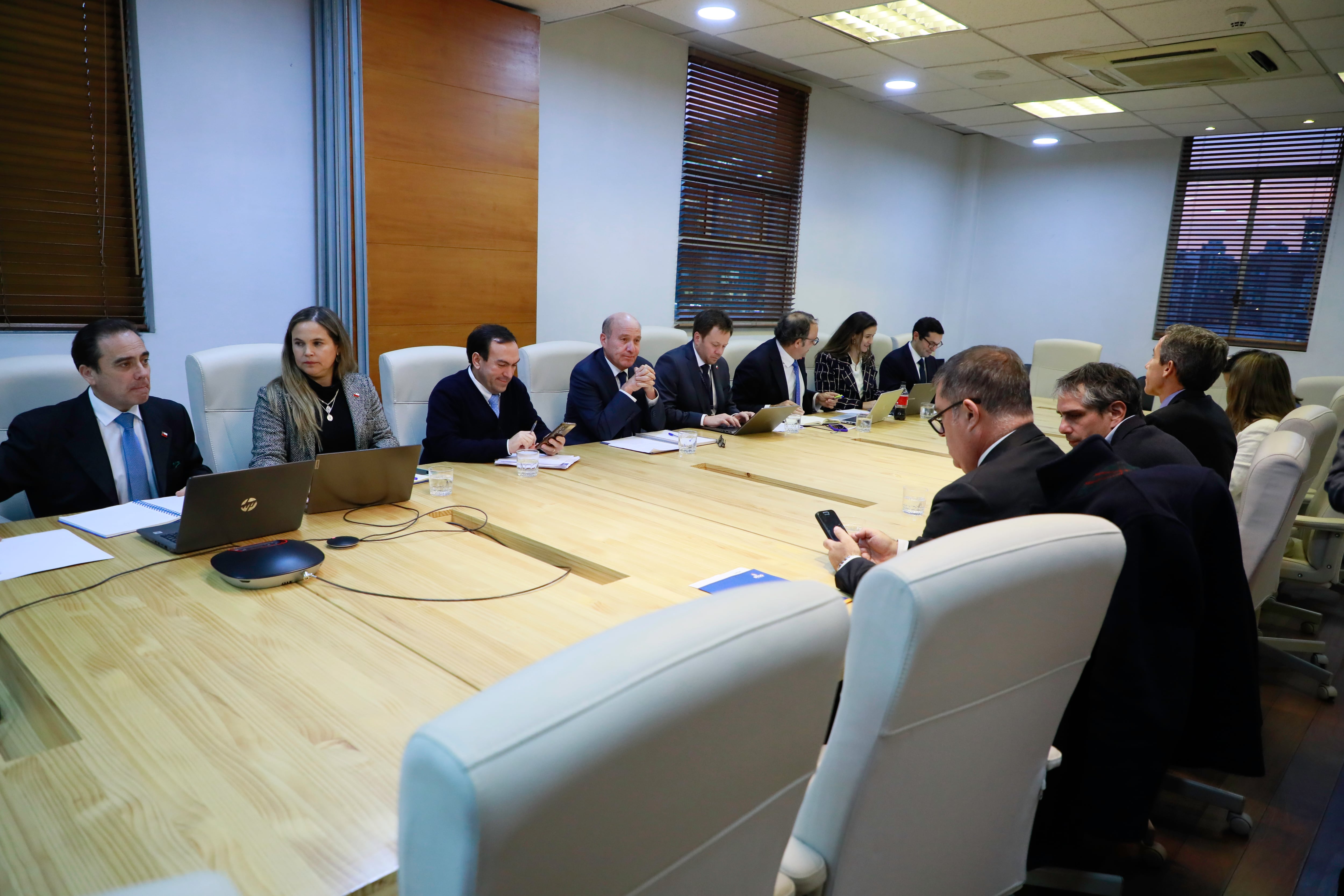 Hacienda y alcaldes terminan sin acuerdo reunión sobre reducción de contribuciones
