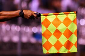 ¿Cuándo no se cobra fuera de juego en el fútbol?: el reglamento desnuda el escándalo arbitral que sacude a Argentina