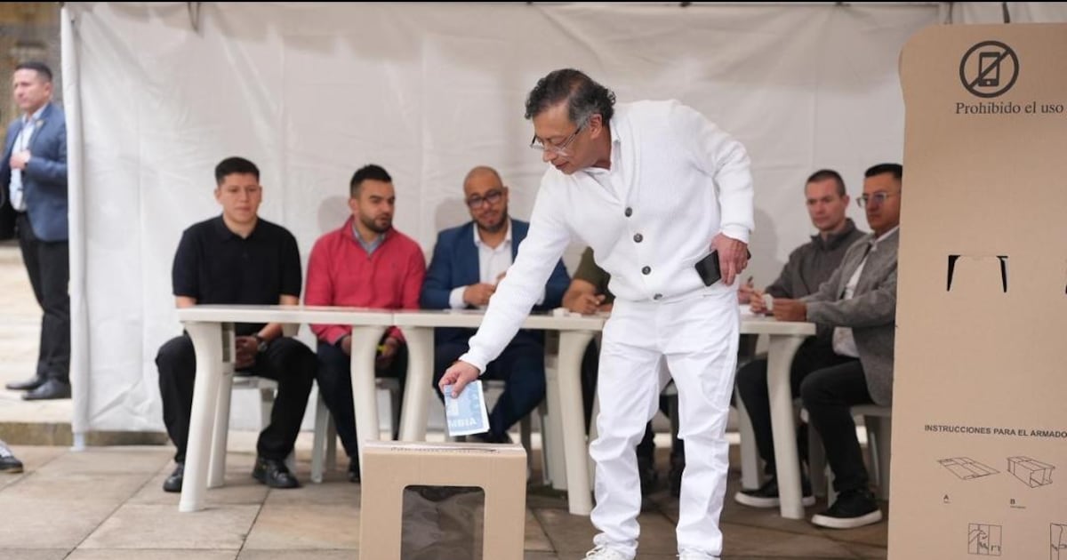 Petro afirma tener pruebas de fraude electoral con modificaciones del censo y de las mesas de votación - La Tercera