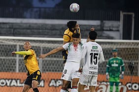 Palestino supera a Coquimbo Unido con un golazo desde mitad de la cancha al Mono Sánchez