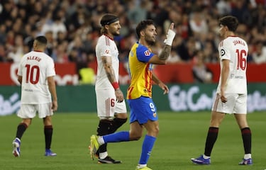 Desastre total: Sevilla cae en casa ante Valencia con Alexis Sánchez apuntado como gran responsable