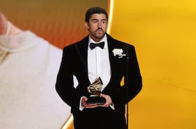 Premios Grammy: Bad Bunny se convierte en el primer artista en ganar “álbum del año” con un disco completamente en español