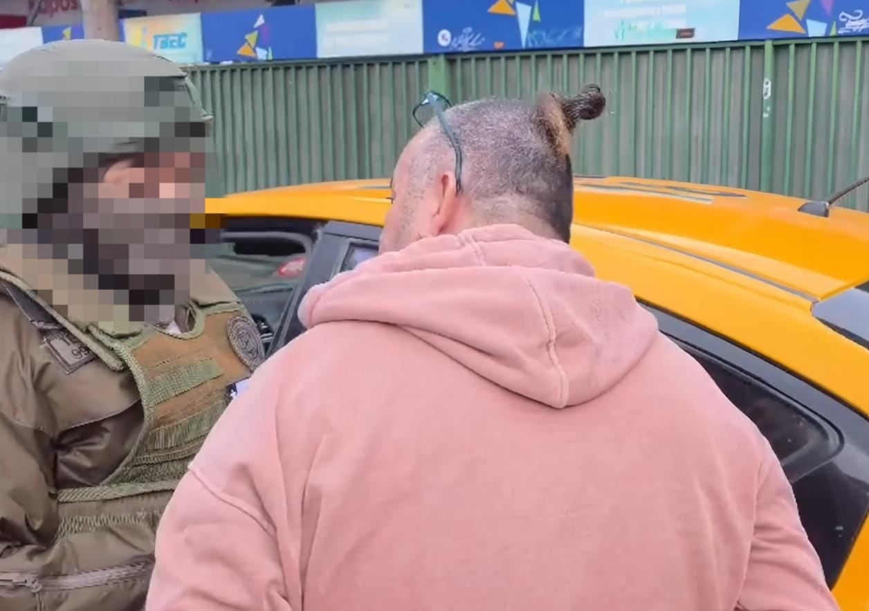 Detienen a taxista prófugo desde hace un año por abuso sexual en contra de su propia hija en Estación Central