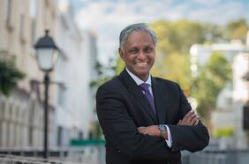 Entrevista a Chandran Kukathas, autor de El Archipiélago liberal: “El anhelo de unidad es lo que hace más difícil la convivencia en una sociedad”