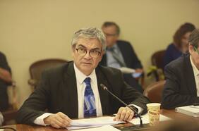 Ministro Marcel califica como “autoengaño” los autopréstamos que tramita la Cámara y advierte “efectos catastróficos” en el mercado de capitales