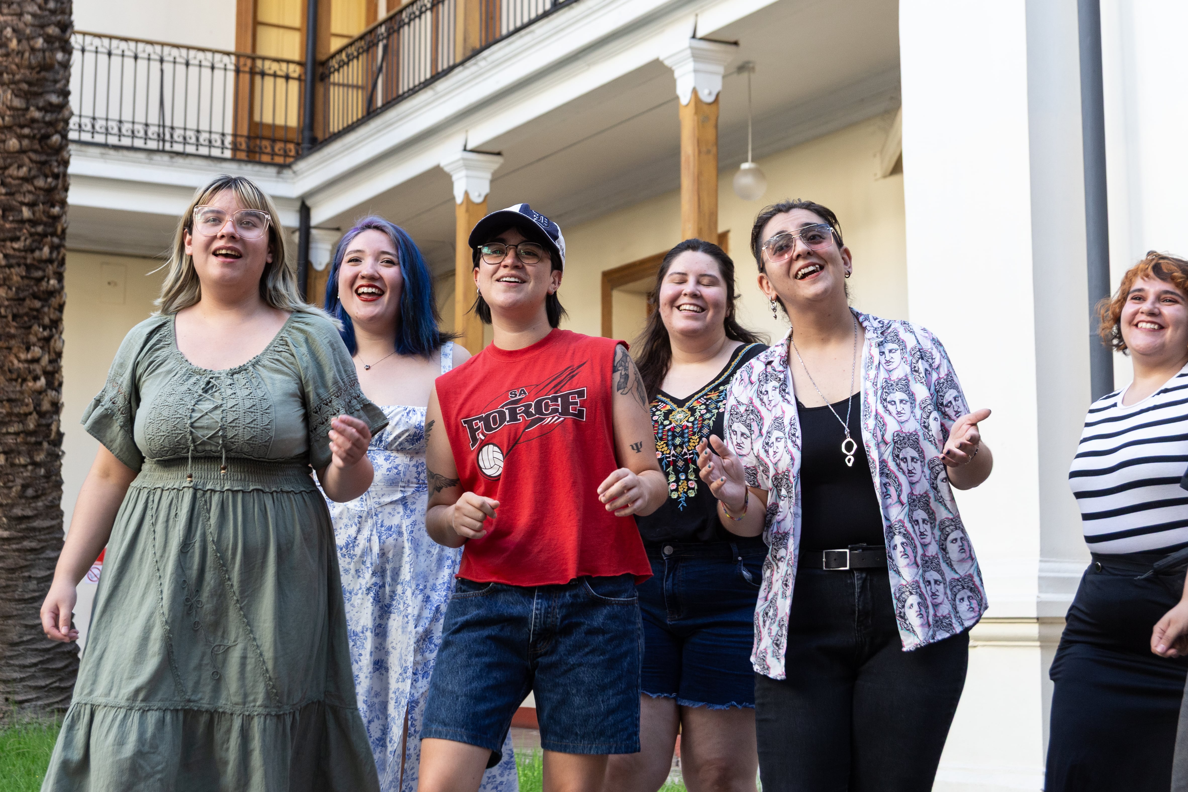 27-01-2025 Entrevista a Axel Holm y Benyamil Giacaman del Coro Queer Chile, en Centro Comunitario Santiago Compañía - Revista Paula- Fotografía: Gustavo Pineda