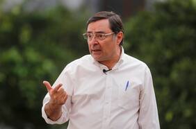 Contraloría abre sumario contra exintendente Felipe Guevara por eventual conflicto de interés en adjudicación de millonario contrato a su hermano