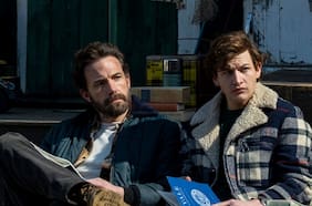 “Descaradamente sentimental”: el filme sobre el salto a la adultez que junta a George Clooney, Ben Affleck y Christopher Lloyd