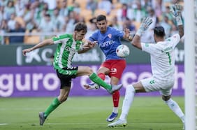 Manuel Pellegrini agiganta su leyenda: el Betis vuelve a la Champions League tras vencer al Elche de Cepeda